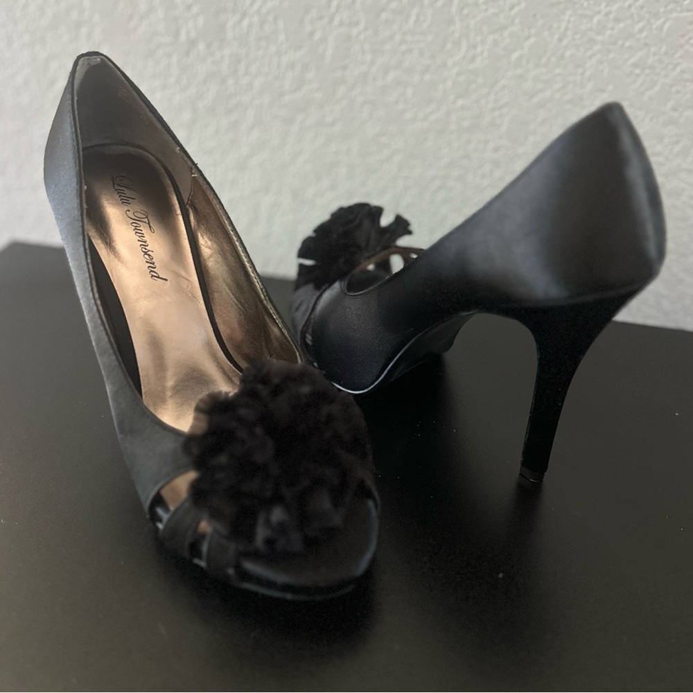 Lulu Townsend size 8.5 black heels.